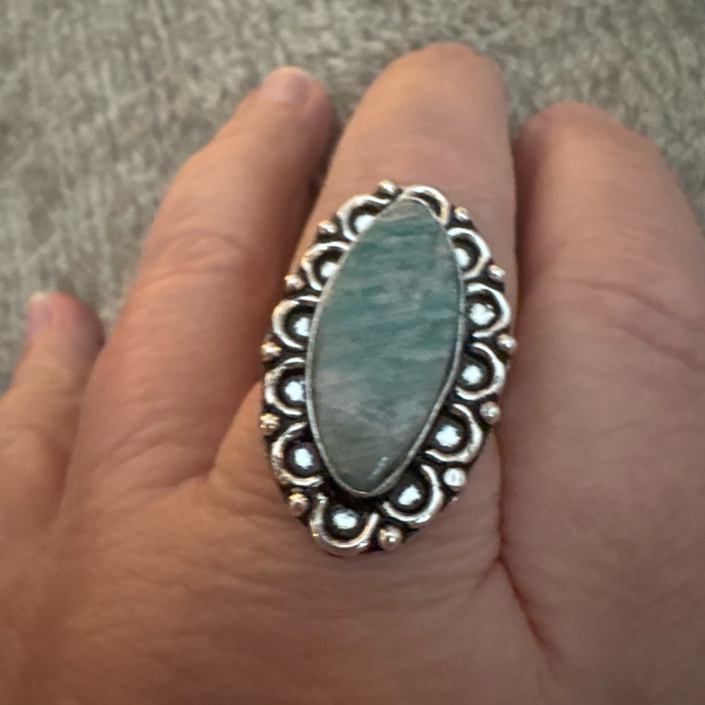 EUC silver tone ring with stone. Size 9